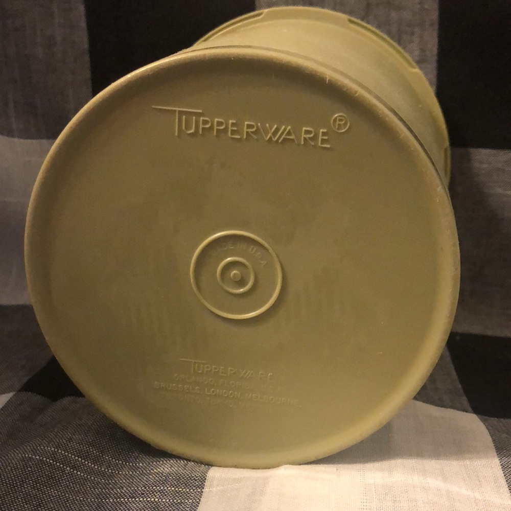 Sale 💚 Vintage Pea / Olive Green Tupperware Canister Storage Container - Picture 3 of 5